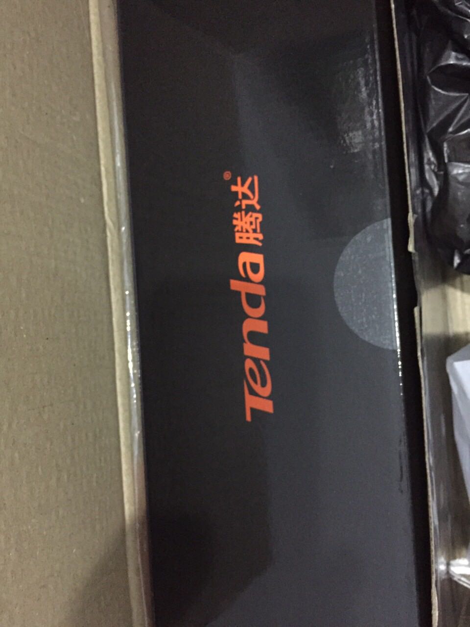 Hàng bán không đúng với mô tả.
Sản phẩm trong mô tả là hàng quốc tế, nên có logo tiếng anh “Nova”. Còn hàng khi nhận là bản dành cho nội địa Trung Quốc, nên có logo tiếng Trung Quốc.
Bản nội địa Trung Quốc thì hướng dẫn sử dụng toàn là tiếng Trung. Thêm vào đó không có gì đảm bảo là họ sẽ hỗ trợ lâu dài những thiết bị đang nằm ngoài Trung Quốc. Như không có cập nhập bảo mật.
Tóm lại shop bán hàng không đúng với mô tả