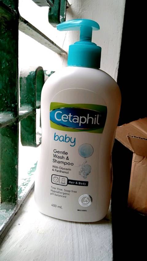 Mình mua đúng đợt giảm giá nên giá khá hời. Hàng ở Sài Gòn nhưng ra Bắc nhanh, 3 ngày là đến. Hàng được đóng gói cẩn thận, Centaphil tắm cho bé thơm dịu.