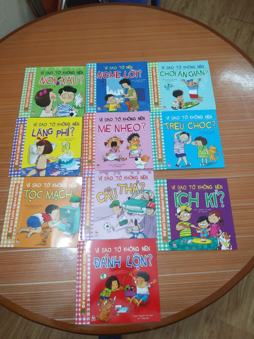 chào các bạn. các bạn giao hàng nhầm cho mình.mình mua bộ như hình trên nhưng các bạn lại giao cho mình bộ này. làm ơn đổi hàng cho mình nhé.