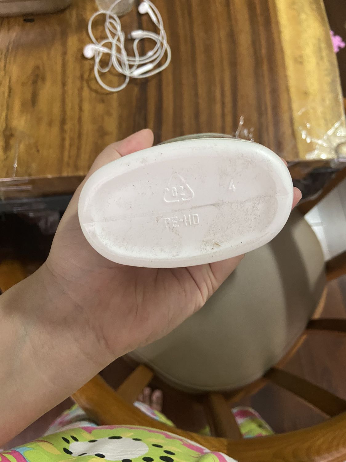 Chai mình nhận được hơi bị dơ nhưng mà mình đoán do kho dơ thôi. Kiểm tra hạn sử dụng thấy đến 2023. Mình chưa bóc tem để kiểm tra kem bên trong nhưng do review của mọi người ok nên mình nghĩ chắc cũng sẽ không sao. Chai mình nhận được hơi bị dơ nhưng mà mình đoán do kho dơ thôi. Kiểm tra hạn sử dụng thấy đến 2023. Mình chưa bóc tem để kiểm tra kem bên trong nhưng do review của mọi người ok nên mình nghĩ chắc cũng sẽ không sao.