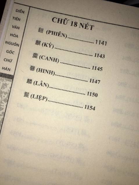 Quyển 3 dày hơn 2 quyển còn lại một chút, quá là bự luôn kkk. Mục lục từ chữ 10 nét đến 18 nét. 
Sách đáng tin tưởng cho người muốn học hay để nghiên cứu thêm về chữ Hán. (Hoặc ai mua về đọc vui thôi cũng được, nhiều cái thú vị :))) mình là mình mê dữ lắm. Sách được bao bọc kĩ, đóng gói cẩn thận.)
______
Con xin chân thành cảm ơn các vị nhóm chủ biên, hai vị Giáo Sư và Tiến sĩ, nhóm biên soạn, nhóm dịch giả đã dày công tạo nên bộ sách đáng giá này 🔥