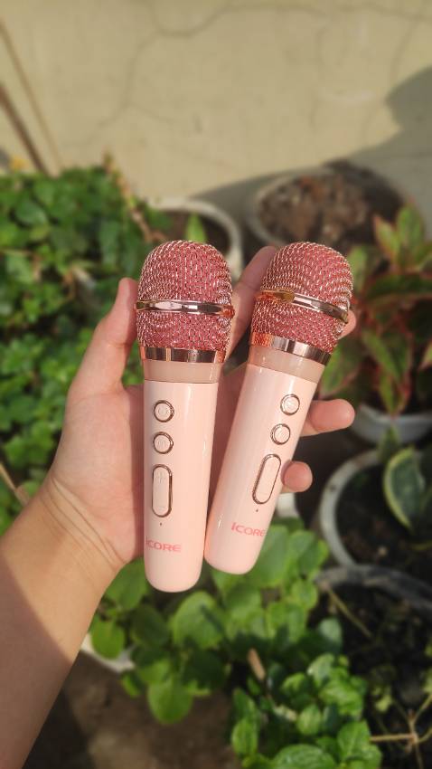 Loa hoàn thiện rất tinh xảo, độ chi tiết cao, kèm túi da rất xịn xò, bạn gái mình rất thích sp này, âm thanh ổn, trong trẻo, phù hợp không gian nhỏ, chất lượng thì khỏi bàn, hàng chính hãng nên mua.