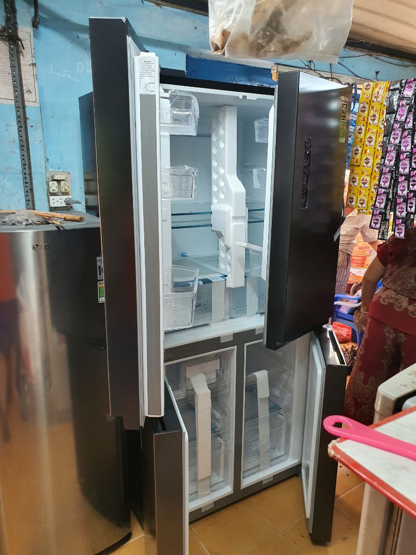 Giao hàng nhanh chóng đúng giờ. Nhân viên giao hàng nhiệt tình. Tủ hoạt động êm ái.