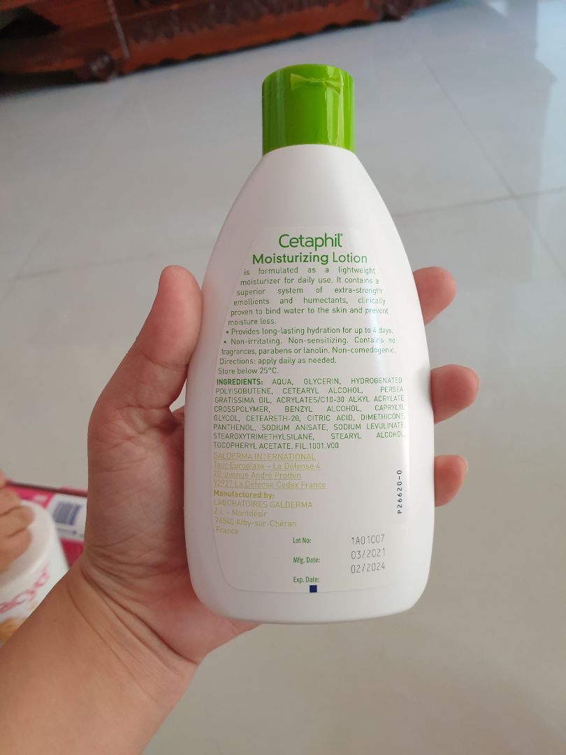 Mình đang dùng dòng sản phẩm này mà chai nhỏ, nay mua luôn chai lớn cho tiện, vừa được giảm giá và giảm tiền ship nên cũng rẻ. Về dòng này thì an toàn, lành tính cho da rồi, có mùi thơm nhẹ,và dưỡng ẩm tốt, mềm da. Nên mua nhé Mình đang dùng dòng sản phẩm này mà chai nhỏ, nay mua luôn chai lớn cho tiện, vừa được giảm giá và giảm tiền ship nên cũng rẻ. Về dòng này thì an toàn, lành tính cho da rồi, có mùi thơm nhẹ,và dưỡng ẩm tốt, mềm da. Nên mua nhé