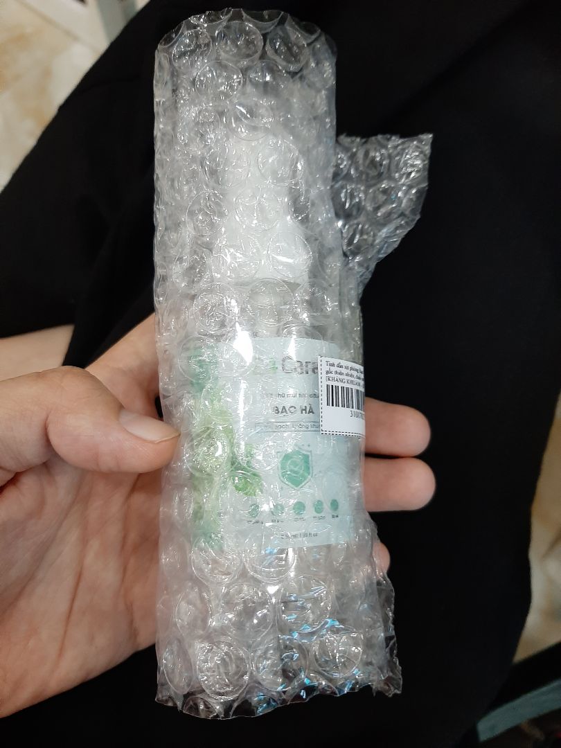 Đầu tiên là hàng đóng gói kĩ, giao nhanh, mới đặt hôm qua mà hôm nay tới gồi, thích. Lúc trước mình sài mùi sả chanh mùi cũng tuyệt lắn lun, lần này bạc hà sale nên mua bạc hà dùng thử, tuyệt vời ông mặt chời lun á.   Mùi thơm, muốn thơm nhiều xịt nhiều, thơm ít xịt ít nha. Xịt tới đâu mà hết muỗi tới đó. Khử mùi cũng tốt nữa. Mình hay xịt phòng trước khi đi ngủ, sau khi đi vệ sinh nha mn. Mua về dùng thử nha, oke lắm, đáng đồng tiền bát gạo lém. Sẽ luôn ủng hộ shop