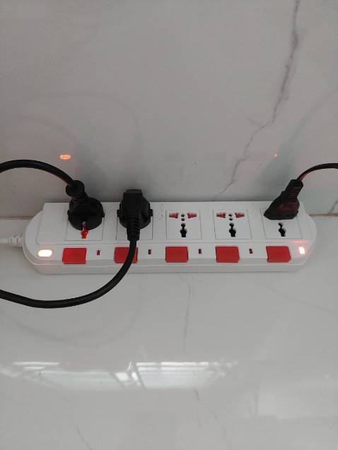 Mình đã từng dùng ổ cắm này rồi, chất lượng rất tốt, công suất cũng lớn (3200W) nên khi dùng mấy đồ nặng điện như bình đun siêu tốc, bếp từ, nồi cơm, v.v... sẽ yên tâm hơn. Tiki giao hàng sớm hơn dự kiến 1 ngày, mình rất hài lòng.