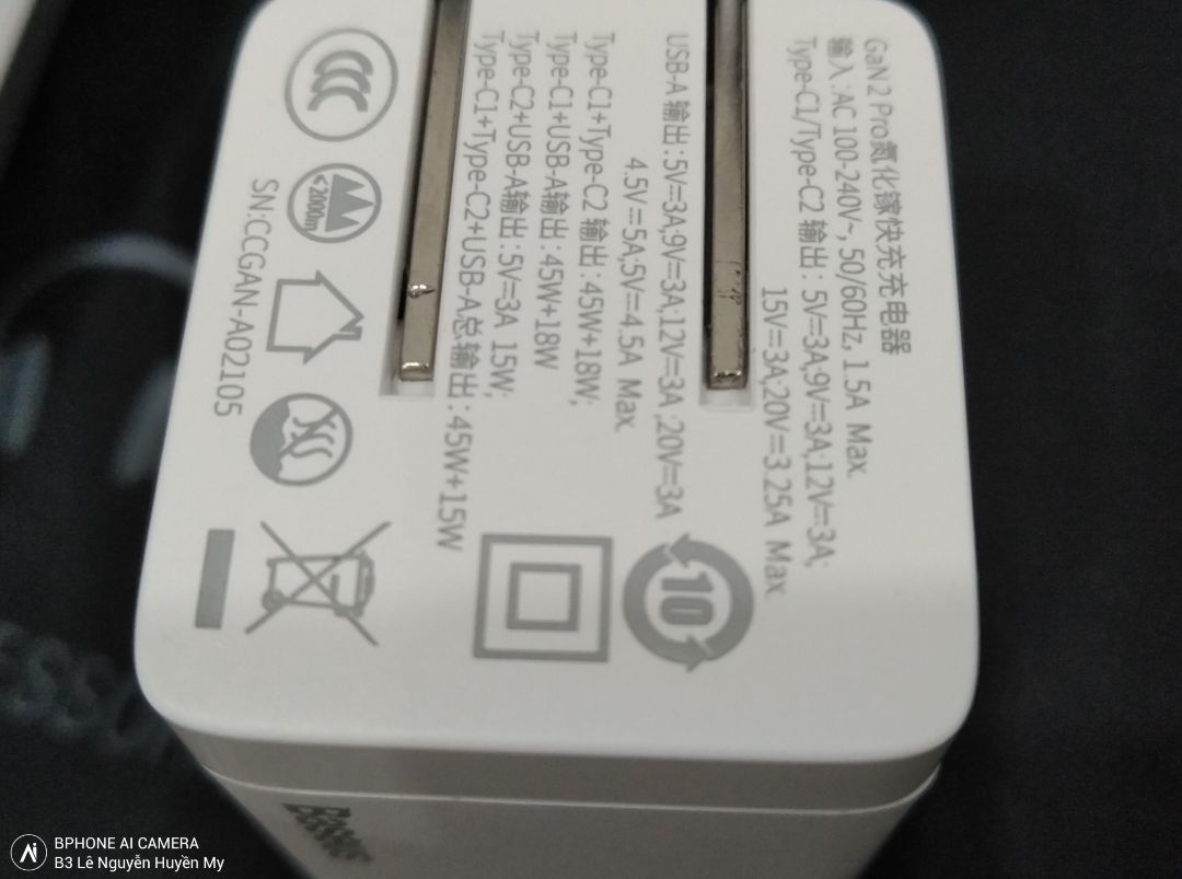 về giao hàng: Giao hàng nhanh. Nhưng lần này không thấy tiki gói hộp như các lần trước mà thay vào đó là gói túi bóng quấn keo.

về sản phẩm: nhỏ gọn, cầm chắc tay, có thử sạc cho iphone 12 mini, bphone 3, và macbook pro intel 2020, pin sạc dự phòng 20k mA tất cả đều ổn, sạc nhanh. khi sạc sờ vào chỉ hơi ấm, nhưng vẫn mát hơn cục sạc đang có.

bonus một số tấm hình.