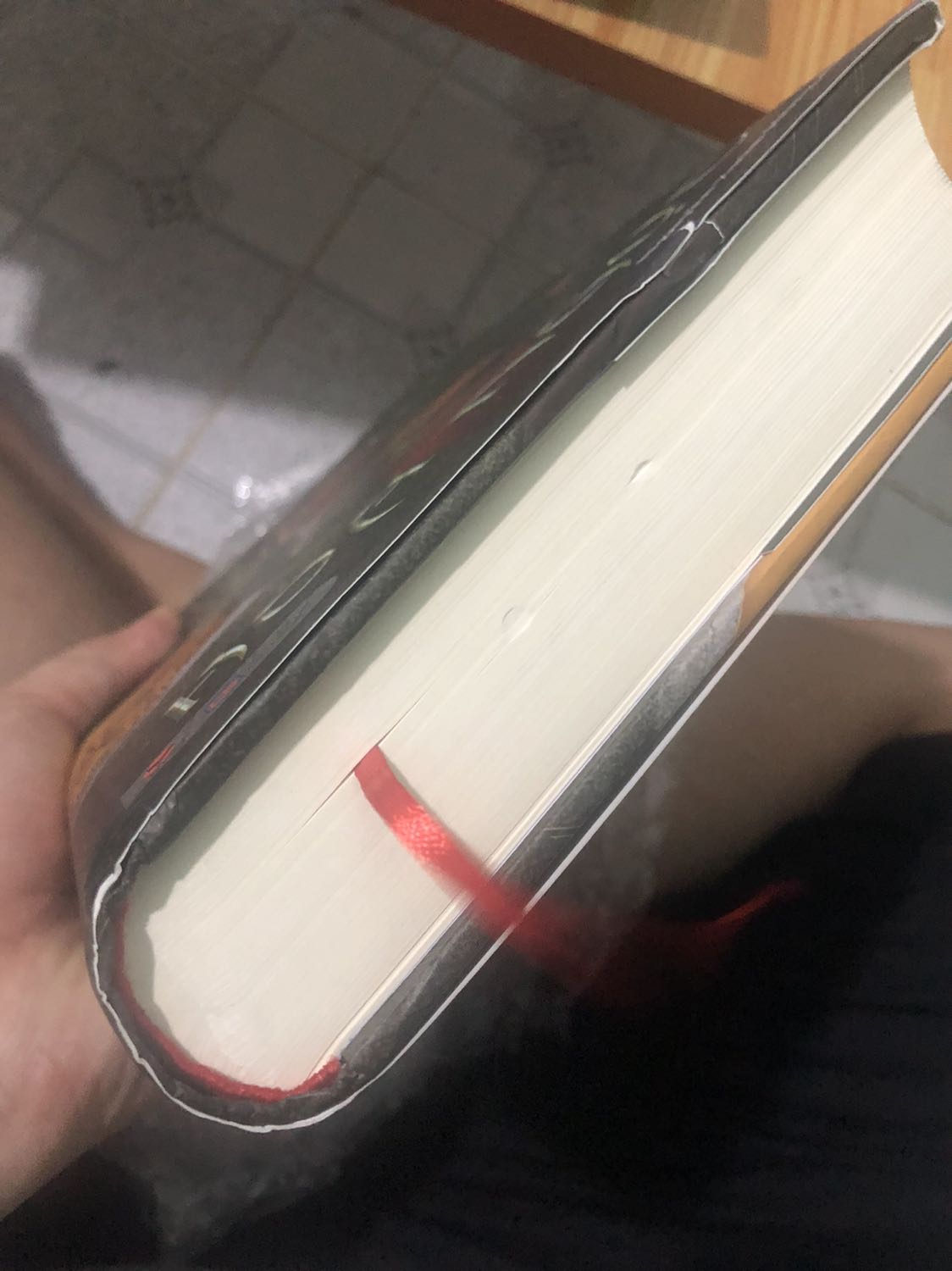 Nhà bán bán sách cũ? Sách nhận về bị dập gáy, nhăn, móp mà vẫn bán theo giá bìa như sách mới? 

Tiki giao hàng nhanh.