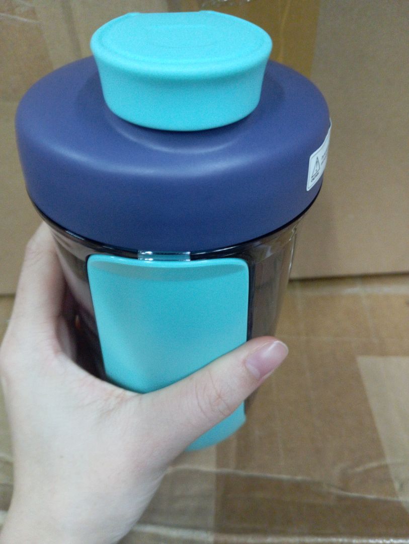 pha sinh tố cũng được không ám mùi, nhựa trong suốt, mình thấy sang nha