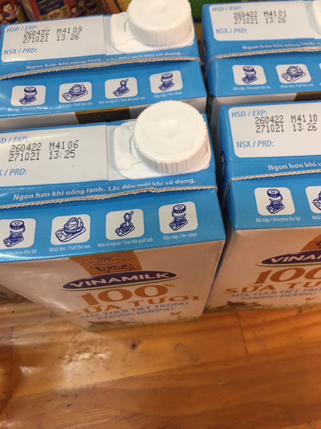 Giao nhanh, date xa, sản phẩm được giao sạch sẽ, mới tinh, quan trọng là vị sữa béo thơm ngon, cả gia đình mình đều uống loại này, đang có sale nên mua được giá tốt rất hài lòng!