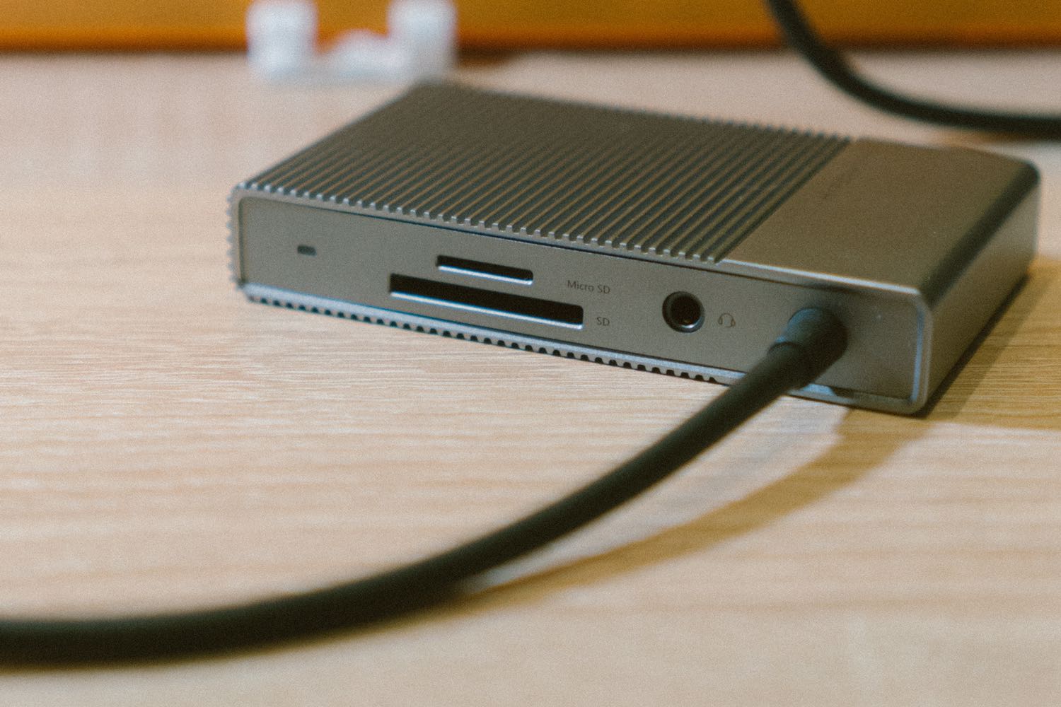 mình đang dùng hub 12in1 của hyper, thấy gian hàng trên tiki giảm 15%, mua 2 giảm thêm 20% nữa, thấy giá quá hời nên mình mua luôn 2 cái để share lại cho ai cần sau. Hub hyper không bị tình trạng lag wifi chập chờn khi căm vào macbook hay ipad như các hub khác. Đắt xát ra miếng.