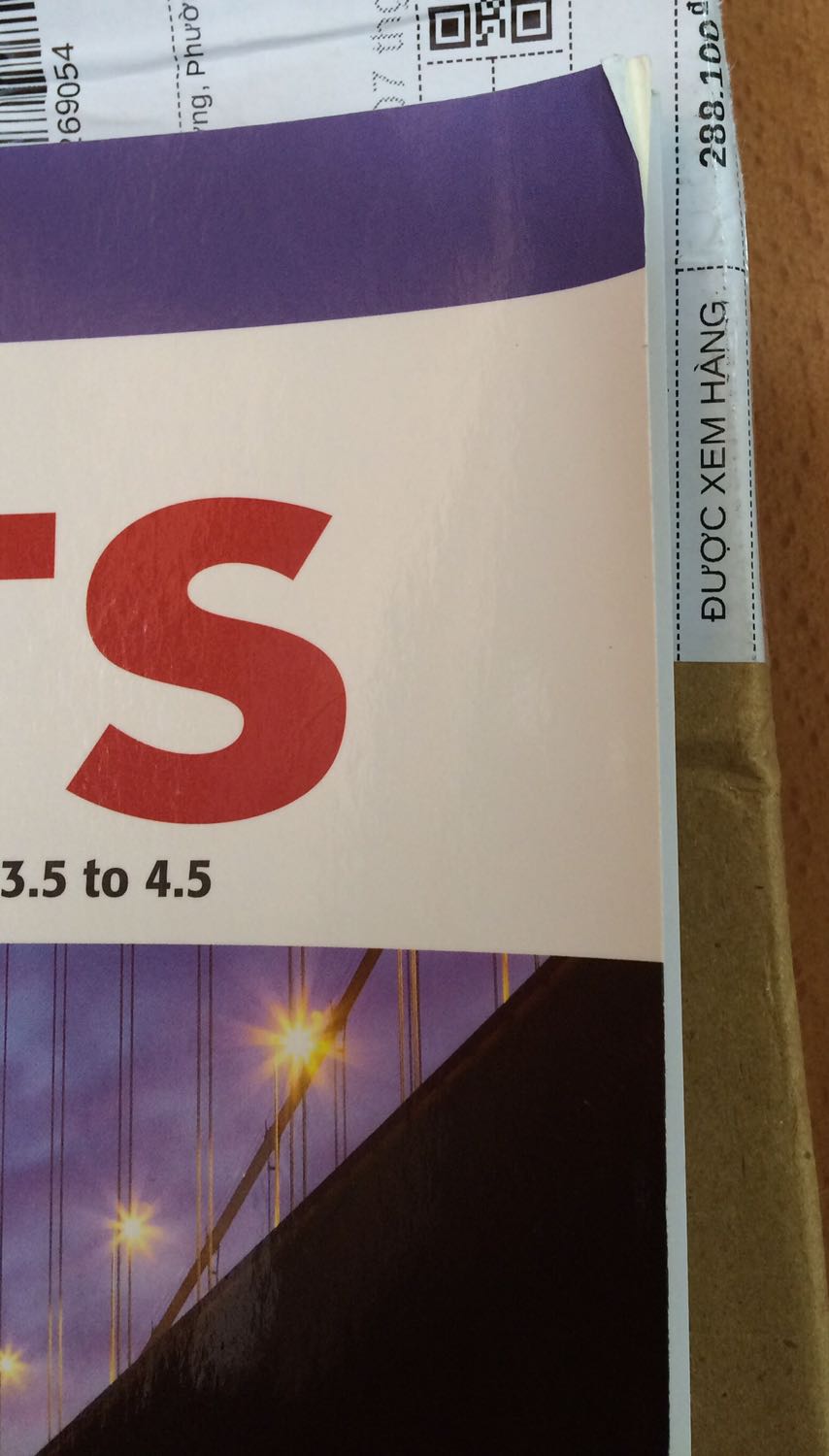 Nội dung sách hay nhưng sách tiki giao đến bị quăn, hơi nát và điều đó rất tệ đối với mình mong tiki để ý khâu chọn sản phẩm đóng gói kĩ hơn nữa