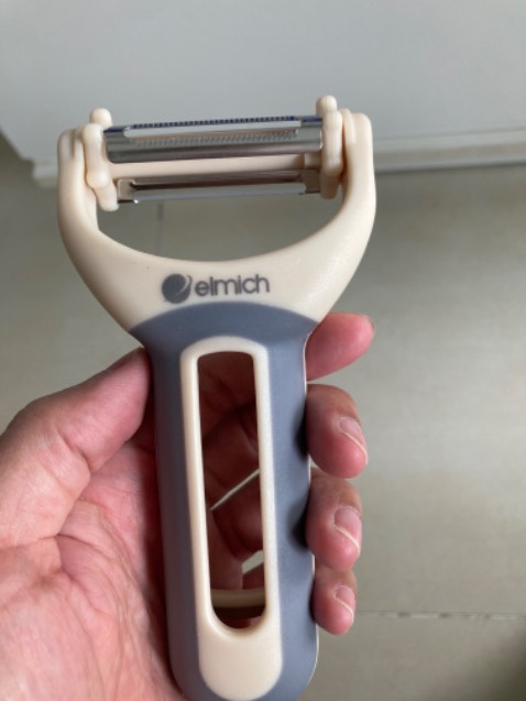 Hãng châu Âu mà sản xuất tại TQ chất lượng k tương xứng với giá. Logo và chi tiết in nhờ k rõ ràng. Răng xô lệch k đều đặn. Xài thì xài đc nhg thấy k xứng đáng.