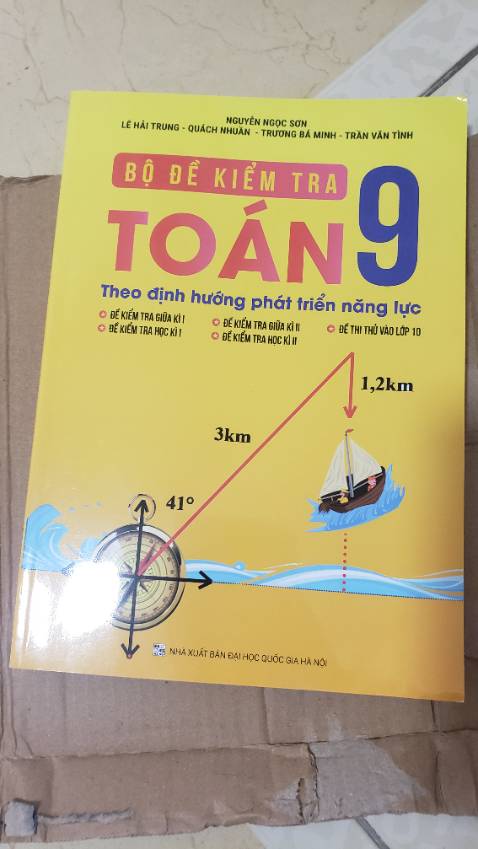 Nhiều đề toán tha hồ giải, có đáp án hướng dẫn chi tiết cách làm nên không lo làm sai không hiểu bài. Giao khá nhanh, đặt khoảng 2 ngày là có. Về phần đóng gói thì tạm ổn, lần sau nên có thêm một màn bọc xung quanh thay chỉ mỗi bìa cứng. 9,5đ=))
