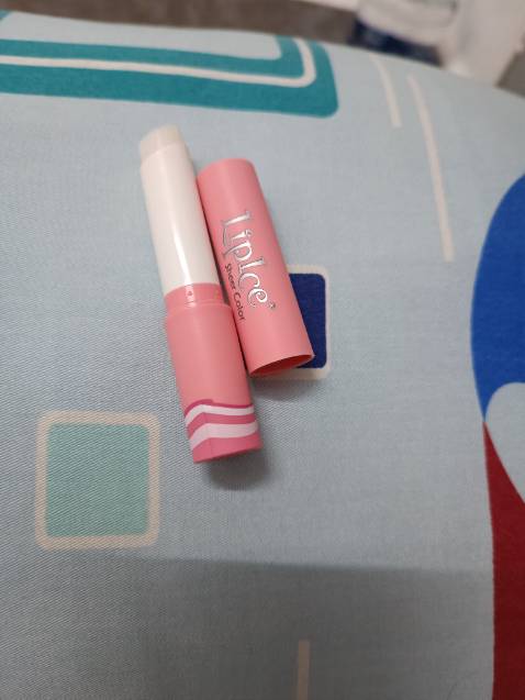 Mềm môi, dưỡng ẩm tốt, màu sáng nhẹ, ưa nhìn