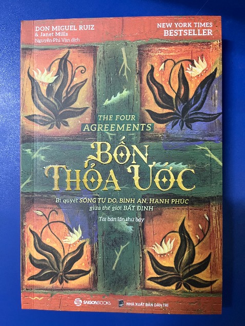 Nội dung phù hợp, khổ sách nhỏ gọn, mỏng, in ấn chỉn chu, cỡ chữ to, có màu, dàn trang dễ đọc