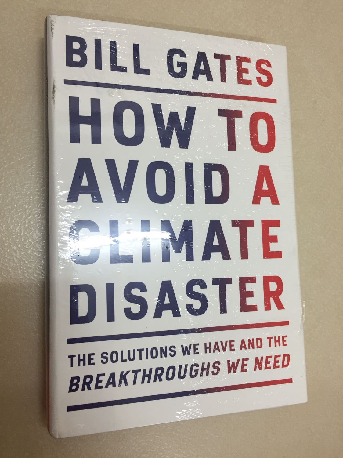 Thủ tục mua bán thuận tiện, giao hàng đúng theo thời gian cam kết. Sách bìa cứng, khổ sách lớn, chất lượng giấy tốt, cỡ chữ to. Điểm trừ là áo sách bị bẩn dù vẫn trong bọc nilon. Đánh giá này không bao gồm nội dung của sách.