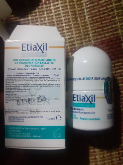 Tối trước khi đi ngủ mình lăn. Hôm sau ko cảm thấy mùi hay đổ mồ hôi nhiều nữa. Nói chung các bạn làm theo đúng hướng dẫn thì sẽ có kết quả ạ. Ban ngày mình dùng loại khác kiểu cho thơm thôi ak. Nói chung là rất hài lòng về sản phẩm Etiaxil luôn ạ. Mấy hôm đầu mình dùng liên tiếp mỗi đêm. Giờ thì tuần dùng 2 lần thôi.