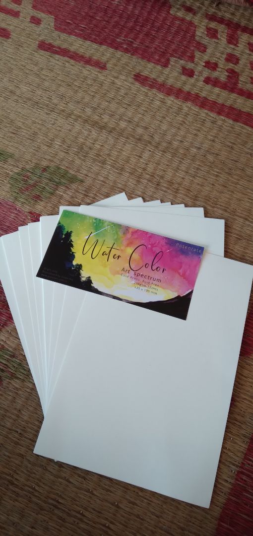 nhìn bề ngoài mỏng manh nhưng bên trong khá dày con tôi rất thích