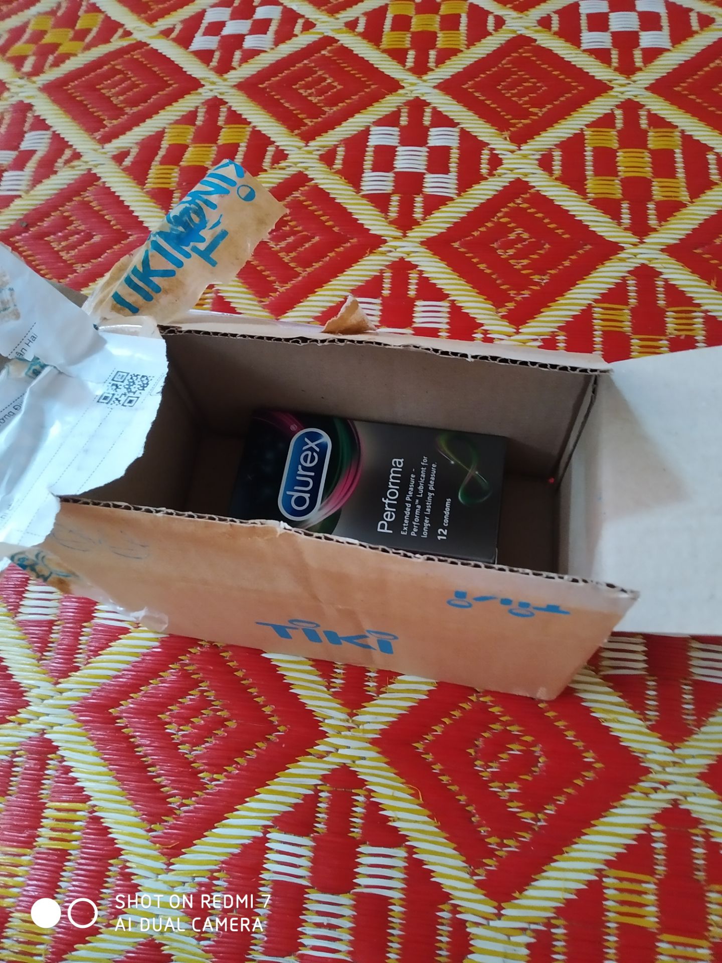 hàng thơm nhẹ , dùng như hướng dẫn là k có vấn đề , mình đặt hai ngày là được , mua thêm bup bê tình yêu thử xem nó phê k . hehe