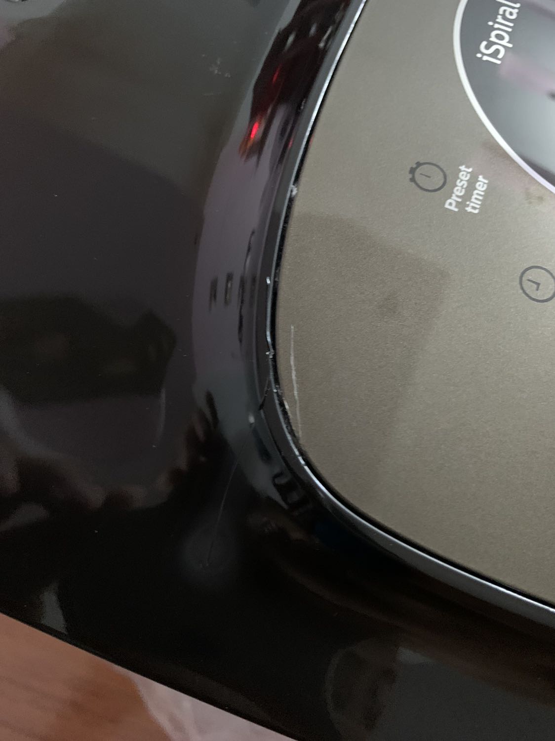 Vừa đặt định tặng Sinh Nhật Mẹ mà mở ra bị nứt ngay nắp. Đã liên hệ CS để thu hồi trong tuần này.

Mua hàng Tiki hơn 3 năm chưa bao giờ bị lỗi hàng hay phải trả hàng