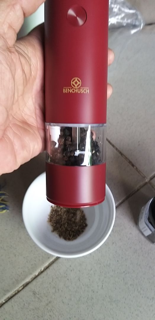 Có đèn. Sạc Type C luôn. Quà tặng kèm hủ tiêu Phú Quốc thơm phức.