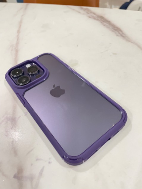 Rất đẹp, bo góc êm, bv camera, không quá dày hay mỏng. Cầm chắc tay, sang trọng.