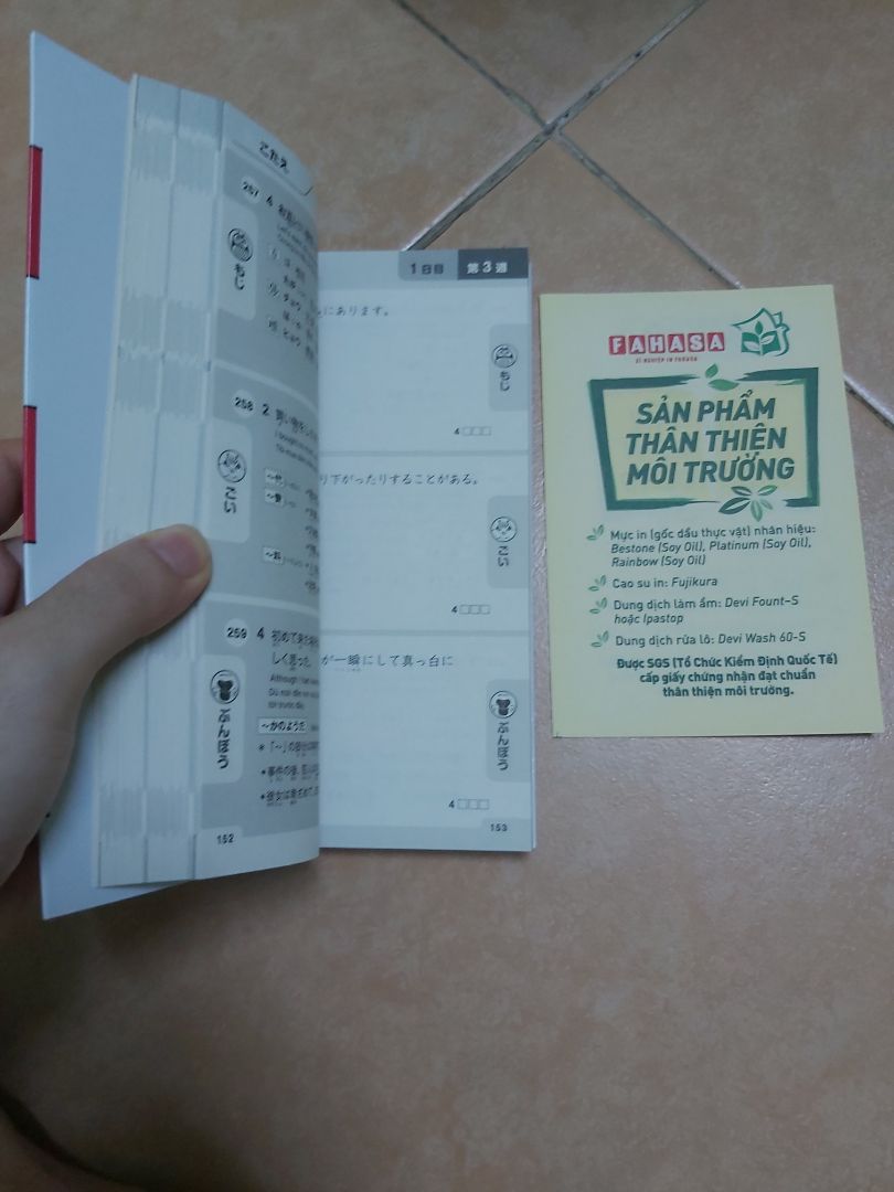 Tiki giao nhang. Sách có màng co nên còn mới. Giá được giảm so với giá bìa. Sách của Fahasha nên miễn chê, đóng gói túi giấy thân thiện với môi trường. Rất chi là hài lòng nha. Lần nào mua sách trên Tiki đều ưng ý hết. Tiki giao nhang. Sách có màng co nên còn mới. Giá được giảm so với giá bìa. Sách của Fahasha nên miễn chê, đóng gói túi giấy thân thiện với môi trường. Rất chi là hài lòng nha. Lần nào mua sách trên Tiki đều ưng ý hết.