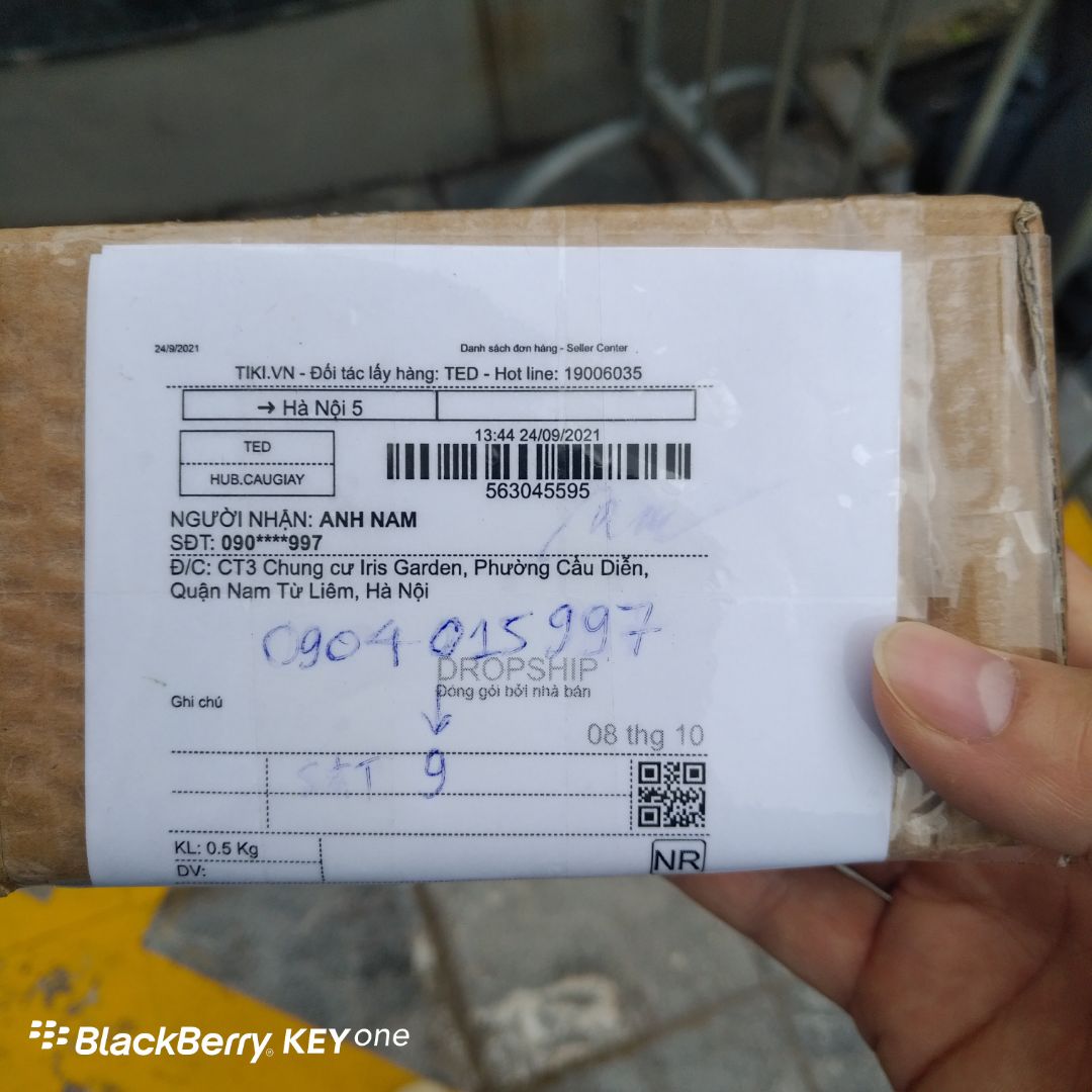 Máy đo nhìn cũng tạm ổn, không có pin, phiếu bảo hành không ghi gì