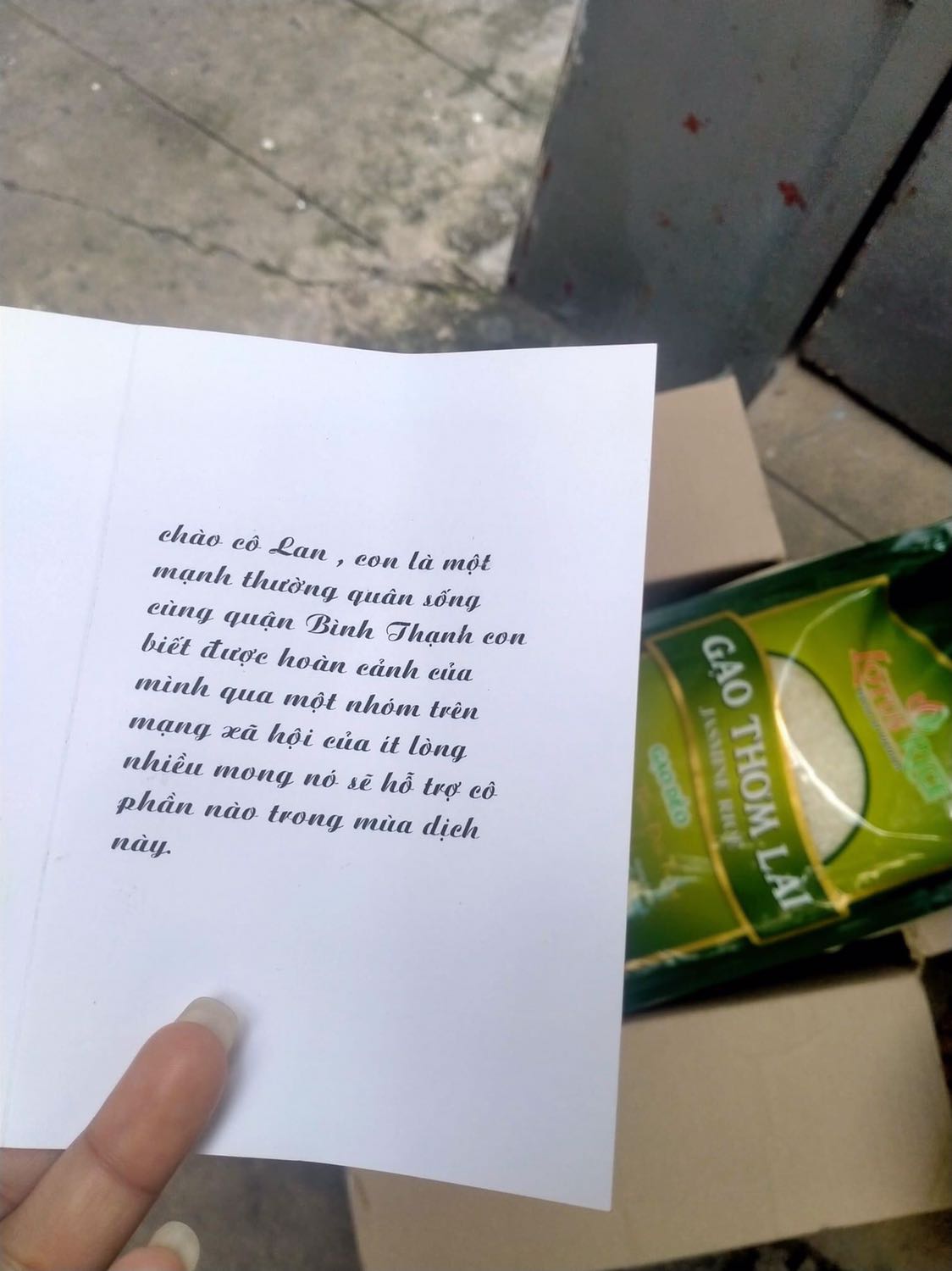 Cảm ơn tiki giao hàng khá nhanh , trưa đặt chiều đã nhận được. Tuy mình mua không phải để dùng , nhưng mình rất vui khi nhận được lời hồi âm từ người nhận như vầy. Để hôm nào dùng hết gạo cũ mình sẽ mua ăn thử vì theo phản hồi của những bạn đã mua trước mình cũng khá hài lòng về chất lượng của sản phẩm này. Cảm ơn tiki giao hàng khá nhanh , trưa đặt chiều đã nhận được. Tuy mình mua không phải để dùng , nhưng mình rất vui khi nhận được lời hồi âm từ người nhận như vầy. Để hôm nào dùng hết gạo cũ mình sẽ mua ăn thử vì theo phản hồi của những bạn đã mua trước mình cũng khá hài lòng về chất lượng của sản phẩm này.