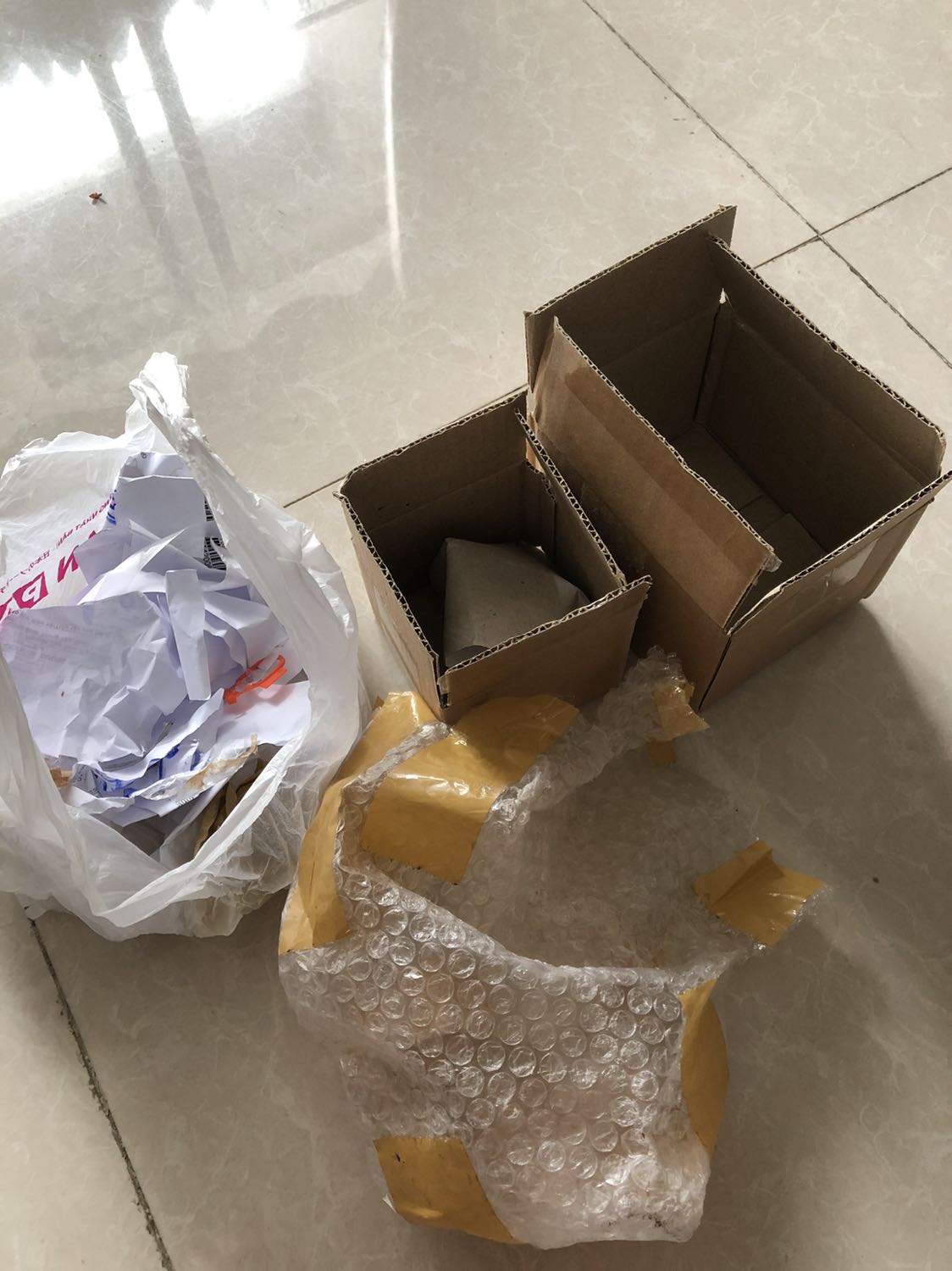 Hết hàng nên shop đã thanh toán lại tiền cho khách hàng nhanh chóng. Cảm ơn Shop và Tiki