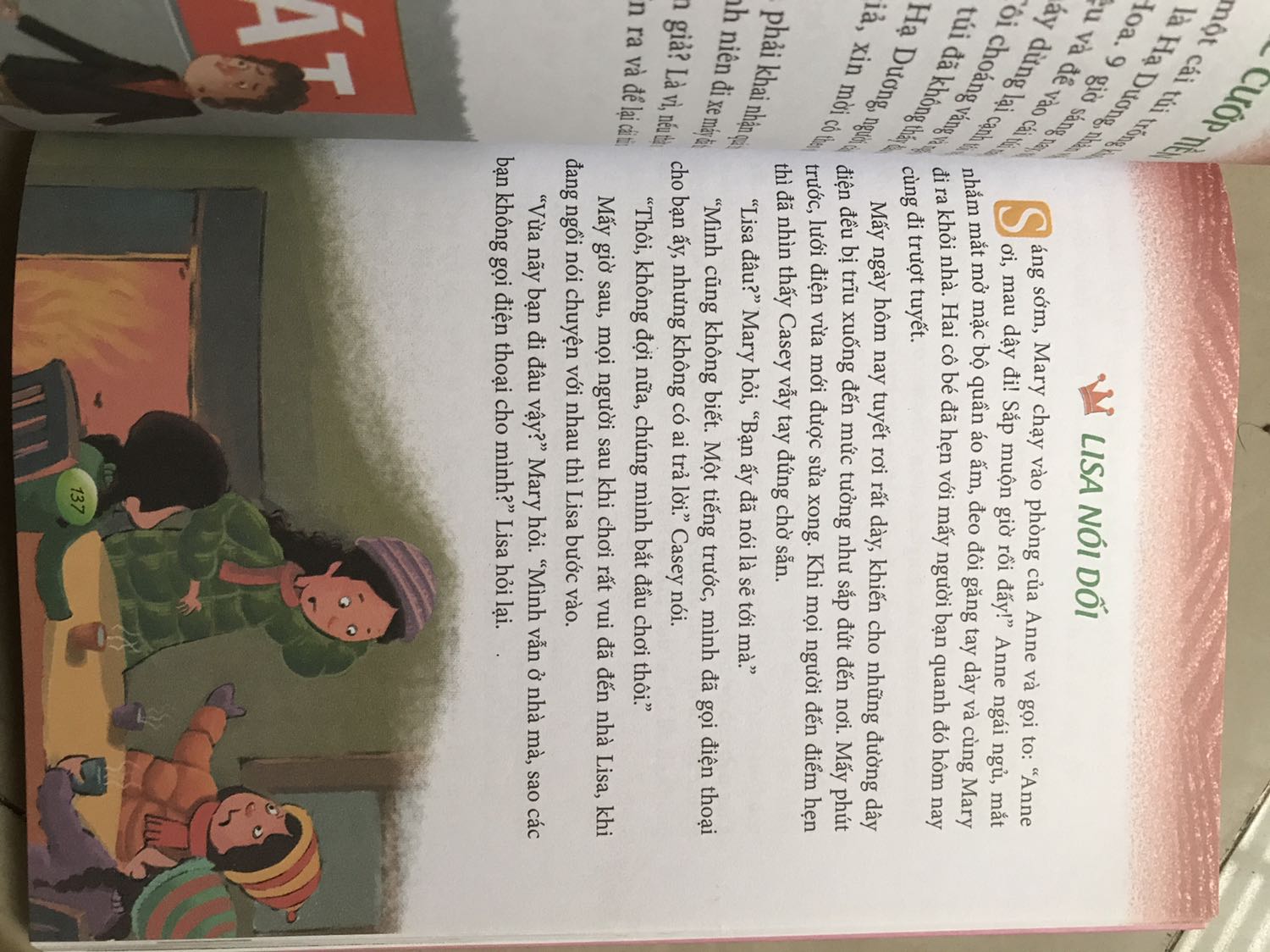 Sách là từng mẩu truyện nhỏ, chữ to, có hình, bé đọc dễ. Sách đẹp