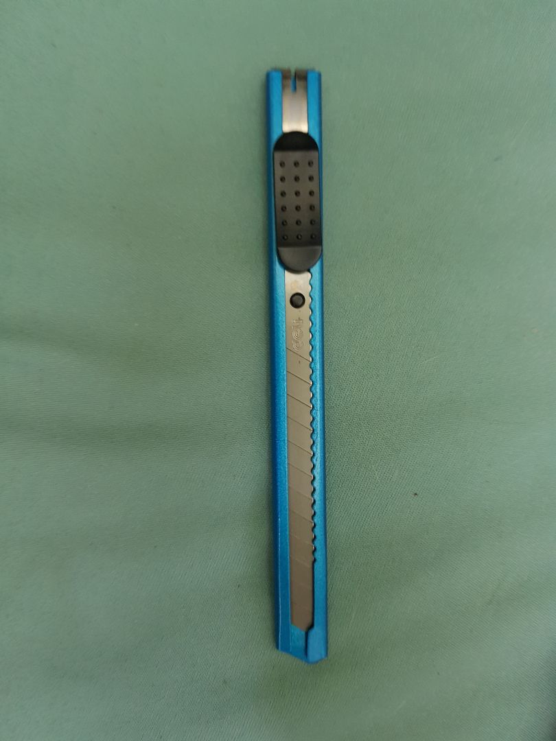 dẫu biết ngẫu nhiên màu mà cớ sao đặt 3 cây mà giao cả 3 đều màu xanh, cũng đẹp và nhỏ gọn, giá ok, giao nhanh, shipper nhiệt tình vui vẻ, thanks all