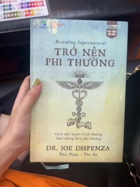 Sách đẹp quá, chất lượng giấy siêu tốt, còn được tặng kèm book mark rất đẹp và chất lượng. Nội dung mình chưa đọc nhưng mà mình đã thấy bên nước ngoài họ giới thiệu khuyên đọc rất nhiều Sách đẹp quá, chất lượng giấy siêu tốt, còn được tặng kèm book mark rất đẹp và chất lượng. Nội dung mình chưa đọc nhưng mà mình đã thấy bên nước ngoài họ giới thiệu khuyên đọc rất nhiều