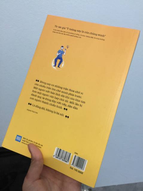 Sách của Rio thật sự đáng mua nhé. Mình có khá nhiều sách của Rio. Nó khiến mình cảm thấy thoải mái khi tiếp nhận kiến thức trong sách, cách trình bày thì ko phải bàn rồi ! Nói chung là sách Rio thuộc hàng hiếm ở Việt Nam về ngành sáng tạo được biên soạn đẹp, kiến thức cập nhật . Cực nên mua nhe!!!!