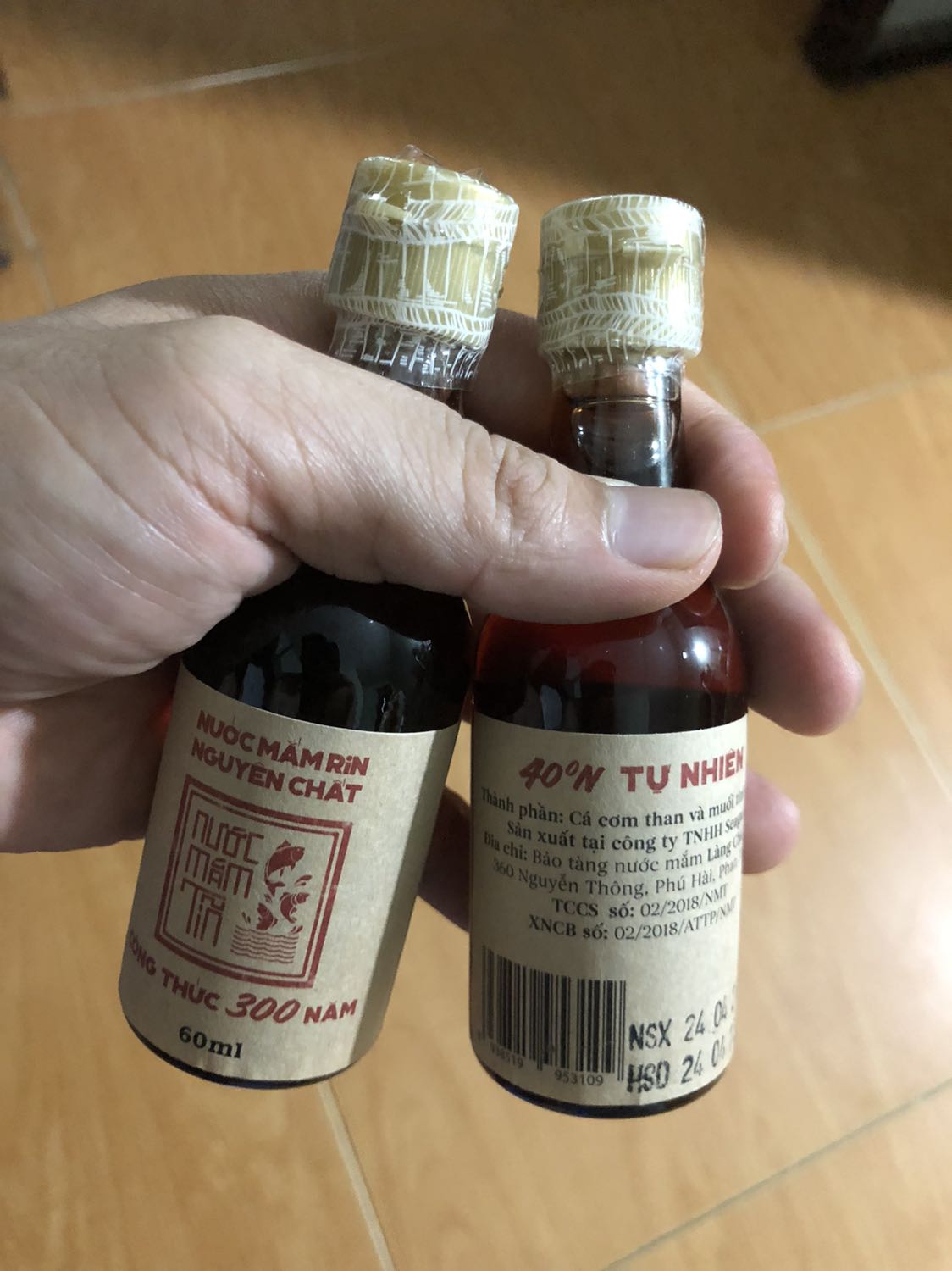 Nhìn nhầm 60ml thành 600ml lúc đặt hàng
Chai bé tí tẹo. Ăn 2 bữa. Cả ship 80k
Thà ăn chai vị xưa cao cấp 500ml/80k chợ đầy. Ăn cả tháng Nhìn nhầm 60ml thành 600ml lúc đặt hàng
Chai bé tí tẹo. Ăn 2 bữa. Cả ship 80k
Thà ăn chai vị xưa cao cấp 500ml/80k chợ đầy. Ăn cả tháng