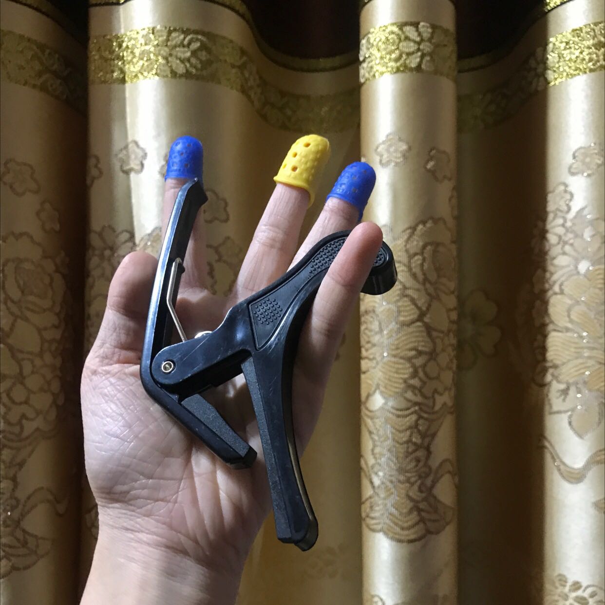 bao đàn rất dầy capo rất đẹp giao đủ đúng nhanh, hàng oke 10 sao nha