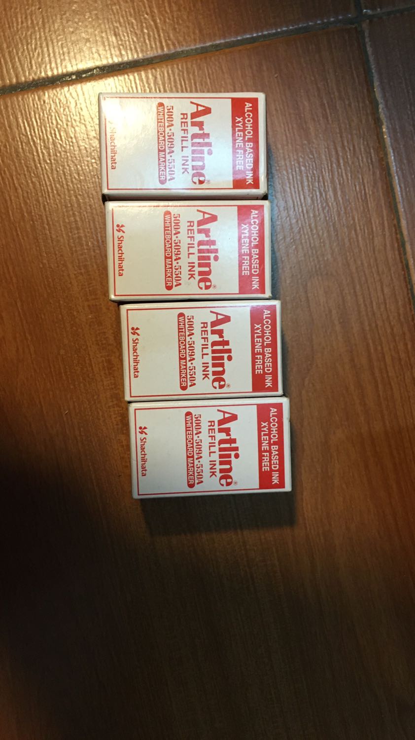 Mực tốt. Giá thành k phải rẻ nhưng dùng rất ưng. Lau chùi dễ dàng. Cảm ơn Tiki. Tiki đóng gói và giao hàng nhanh. Sẽ ủng hộ lâu dài. Điểm trừ duy nhất là ống bơm mực rời nên hay rơi lung tung. Mực tốt. Giá thành k phải rẻ nhưng dùng rất ưng. Lau chùi dễ dàng. Cảm ơn Tiki. Tiki đóng gói và giao hàng nhanh. Sẽ ủng hộ lâu dài. Điểm trừ duy nhất là ống bơm mực rời nên hay rơi lung tung.