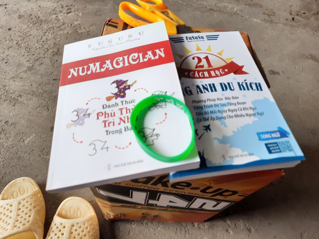 chỉ cần cuốn chính là dc rồi vẽ vời thêm 2 cuốn nhỏ cho ta tốn tiền thêm mà có gì khác đâu