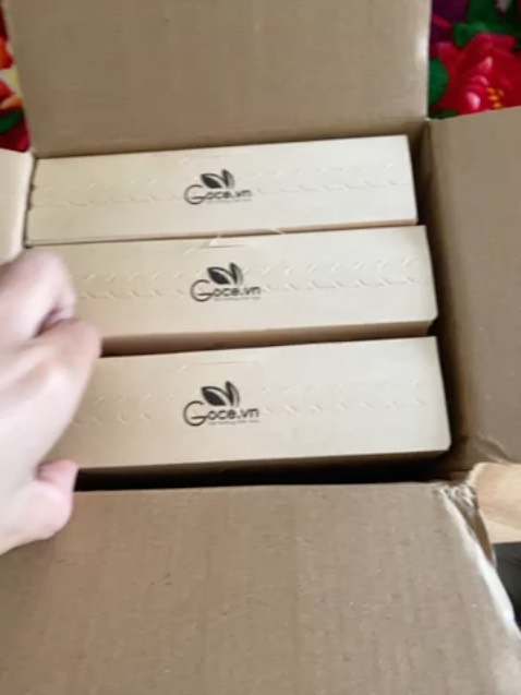 Giao hàng nhanh, đóng gói đẹp. Bao bì mẫu mã đẹp nhưng ko biết uống ngon không
Nếu ngon sẽ tiếp tục ủng hộ 😀