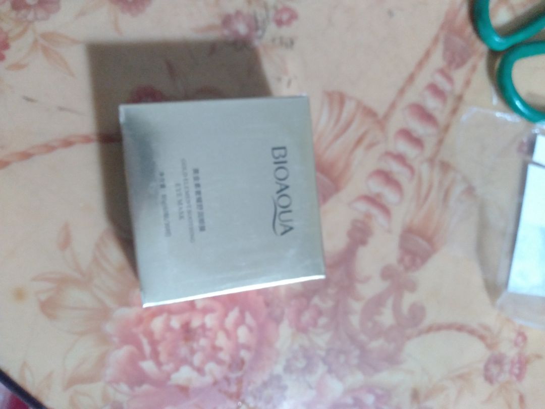 Giá phải chăng. Chưa biết có giảm quầng thâm ko, nhưng sau mỗi lần dùng thấy da vùng mắt mềm mại hơn nhiều (có kết hợp vs kem mắt). Sau 1 hộp mà đỡ quầng thâm mình sẽ mua thêm. Hàng đóng gói cẩn thận, còn nguyên bao bì, giao hàng nhanh. Giá phải chăng. Chưa biết có giảm quầng thâm ko, nhưng sau mỗi lần dùng thấy da vùng mắt mềm mại hơn nhiều (có kết hợp vs kem mắt). Sau 1 hộp mà đỡ quầng thâm mình sẽ mua thêm. Hàng đóng gói cẩn thận, còn nguyên bao bì, giao hàng nhanh.