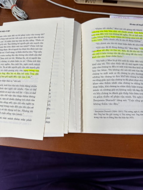 Sách hay, nhưng sách được in lại và đóng quá tệ, đọc tới đâu sách bung ra đến đấy, làm mình xem cảm thấy rất khó chịu. Mình sẽ không bg mua của nơi bán này nữa! 
Mọi người khi mua nên chọn nhà cung cấp uy tín !