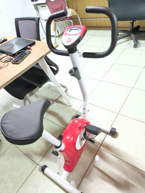 Hơi bé, nhưng cũng ok,lúc nào lv căng thẳng thì lên đạp xe 😆