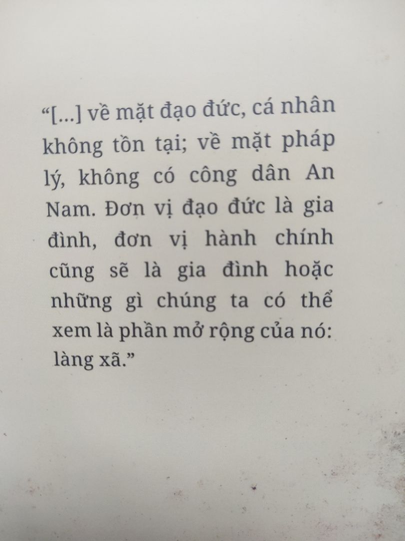 sách bìa đẹp, có kha khá hình ảnh về 1 thời xưa cũ, có cái nhiều nhận xét chủ quan của tác giả thêm hướng phân biệt chủng tộc, có vẻ tác giả vẫn chưa tường tận được mối quan hệ Việt trung trong lịch sử và bản chất mối qh này sách bìa đẹp, có kha khá hình ảnh về 1 thời xưa cũ, có cái nhiều nhận xét chủ quan của tác giả thêm hướng phân biệt chủng tộc, có vẻ tác giả vẫn chưa tường tận được mối quan hệ Việt trung trong lịch sử và bản chất mối qh này