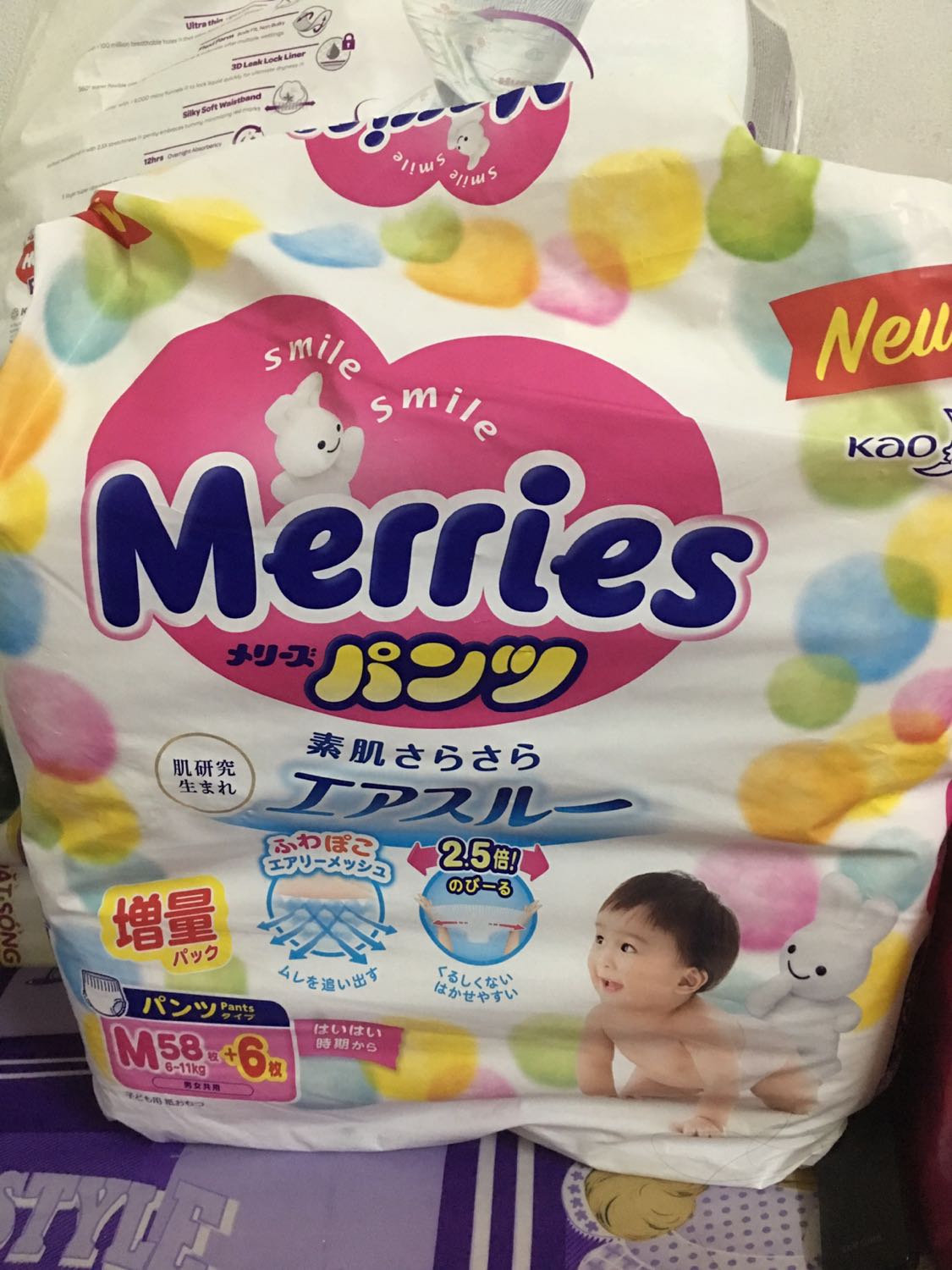 Sao đợt này mình mua giống như hàng nhái vậy. Mình có kiểm tra mã thì ko xuất hiện 1 hình ảnh nào cả .Ở trong hình thì mẫu mã rất đẹp. Sao giao tới mình thì lại bao bì xấu. Mà size m sao mà nhỏ hơn hẫng huggies nhiều . Sao bé mình mặc vừa. Còn ngày sử dụng thì khi ở đâu .mình cg mới mua tã dán size m nhưng nó rộng hơn bé mình. Mà bao bì thì lại đẹp. Nhìn thấy chất lượng hơn nhìn. Tiki xem lại . Chứ hàng nhái là tội nghiệp cho bé lắm