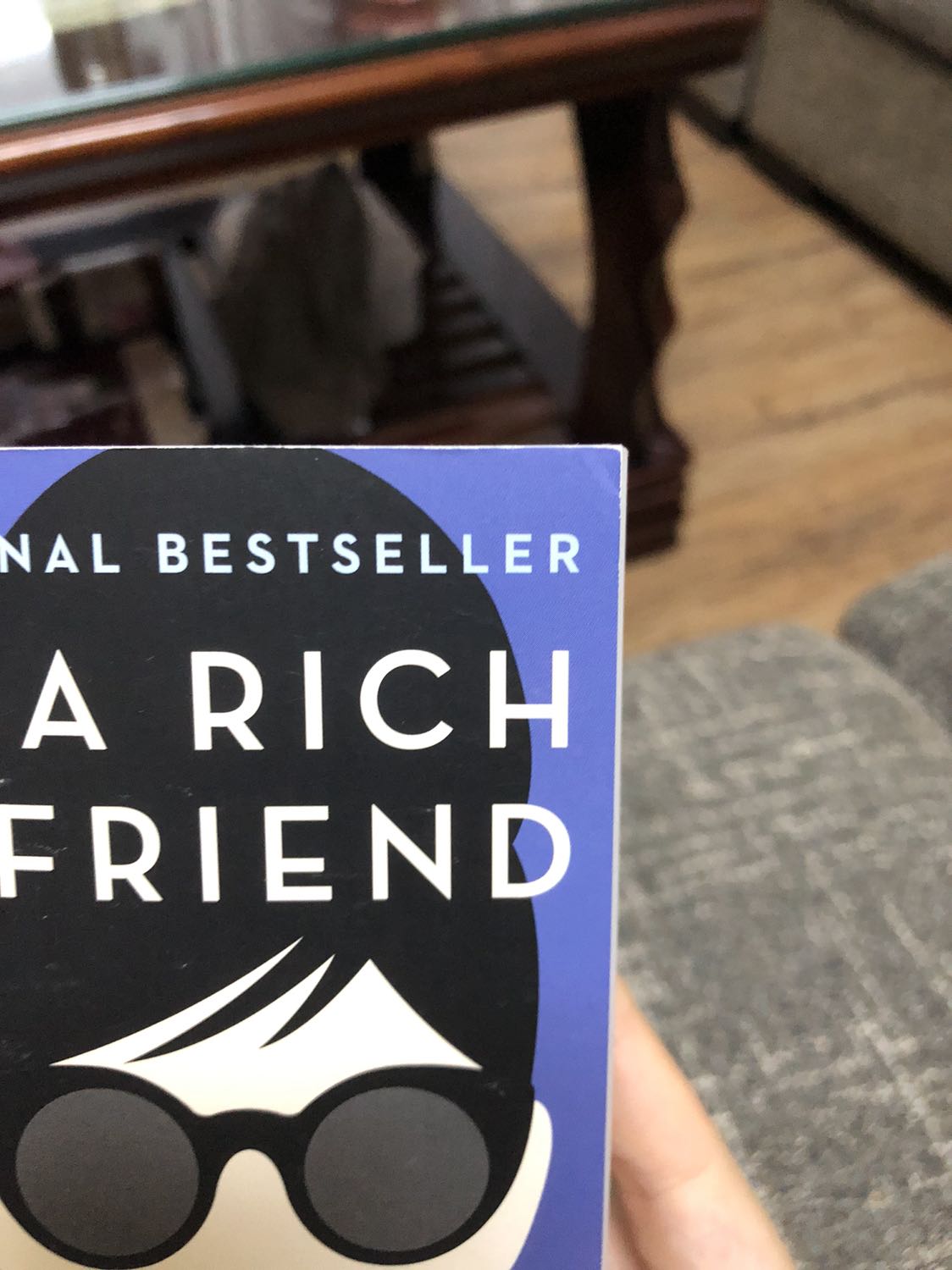 Mình mua quyển này lần đầu đã bị rách rồi. Nhưng điều quan trọng là sau khi mình đổi vẫn là một quyển sách bị rách (khác). Mình không hiểu tiki nghĩ gì khi làm vậy nữa. Vừa tốn thời gian vừa tốn tiền vận chuyển, chất lượng thì không cải thiện được tẹo nào.