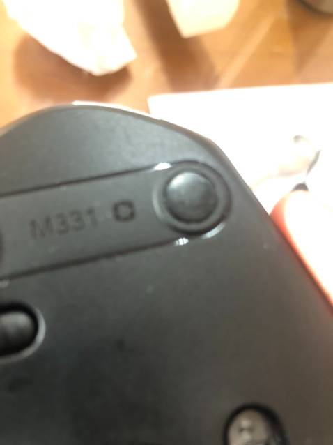 Hàng giao đã bị khui bao bì, sản phẫm có dấu hiệu đã qua sử dụng, pin không đúng chính hãng, lở khui không quay clip nên khả năng khó kiên cáo