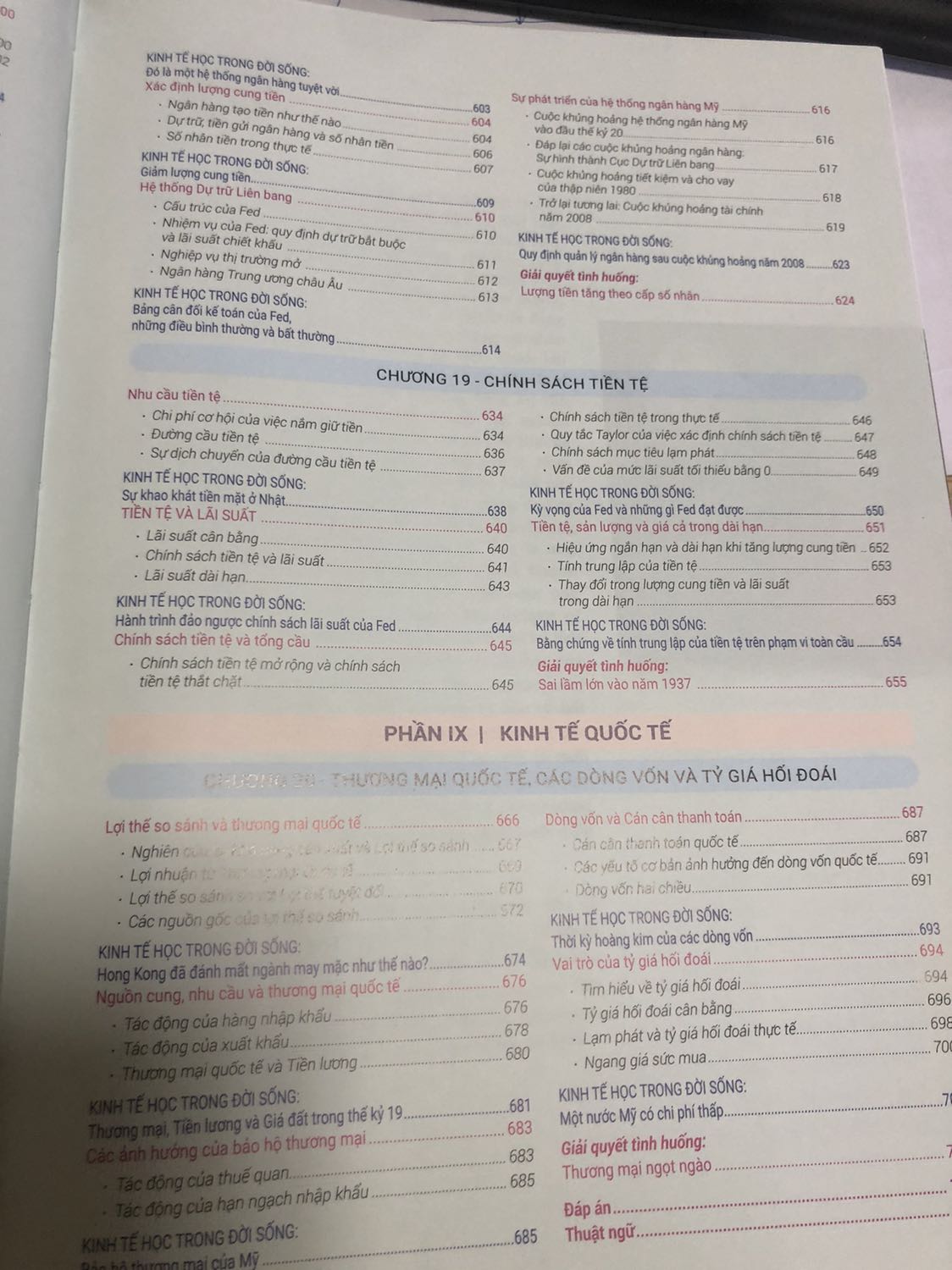 Sách thiết kế đẹp mình mới đọc mấy trang đầu nhưng thấy sách viết dễ hiểu khoa học cho những người không chuyên kinh tế. Nên mua để học nâng cao hiểu biết về cách vận hành của nền kinh tế. Sách thiết kế đẹp mình mới đọc mấy trang đầu nhưng thấy sách viết dễ hiểu khoa học cho những người không chuyên kinh tế. Nên mua để học nâng cao hiểu biết về cách vận hành của nền kinh tế.