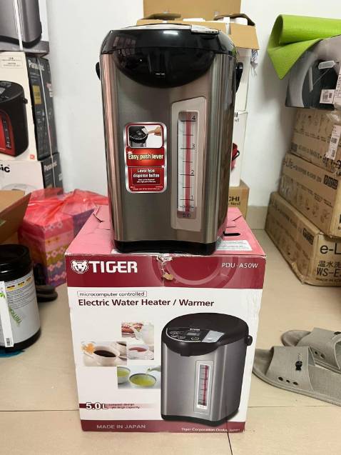 Hàng Nhật thì không chê được dùng sướng hơn nhiều mấy cái bình thủy xưa giờ mình dùng, mình mua 3 cái rồi cho ba mẹ 2 nhà và nhà mình 1 cái, Bình này làm nóng nhanh, nhìn đẹp và cực kỳ sang, shop đóng gói cẩn thận, giao hàng nhanh, mình mua trả góp nên cứ trả từ từ hiii