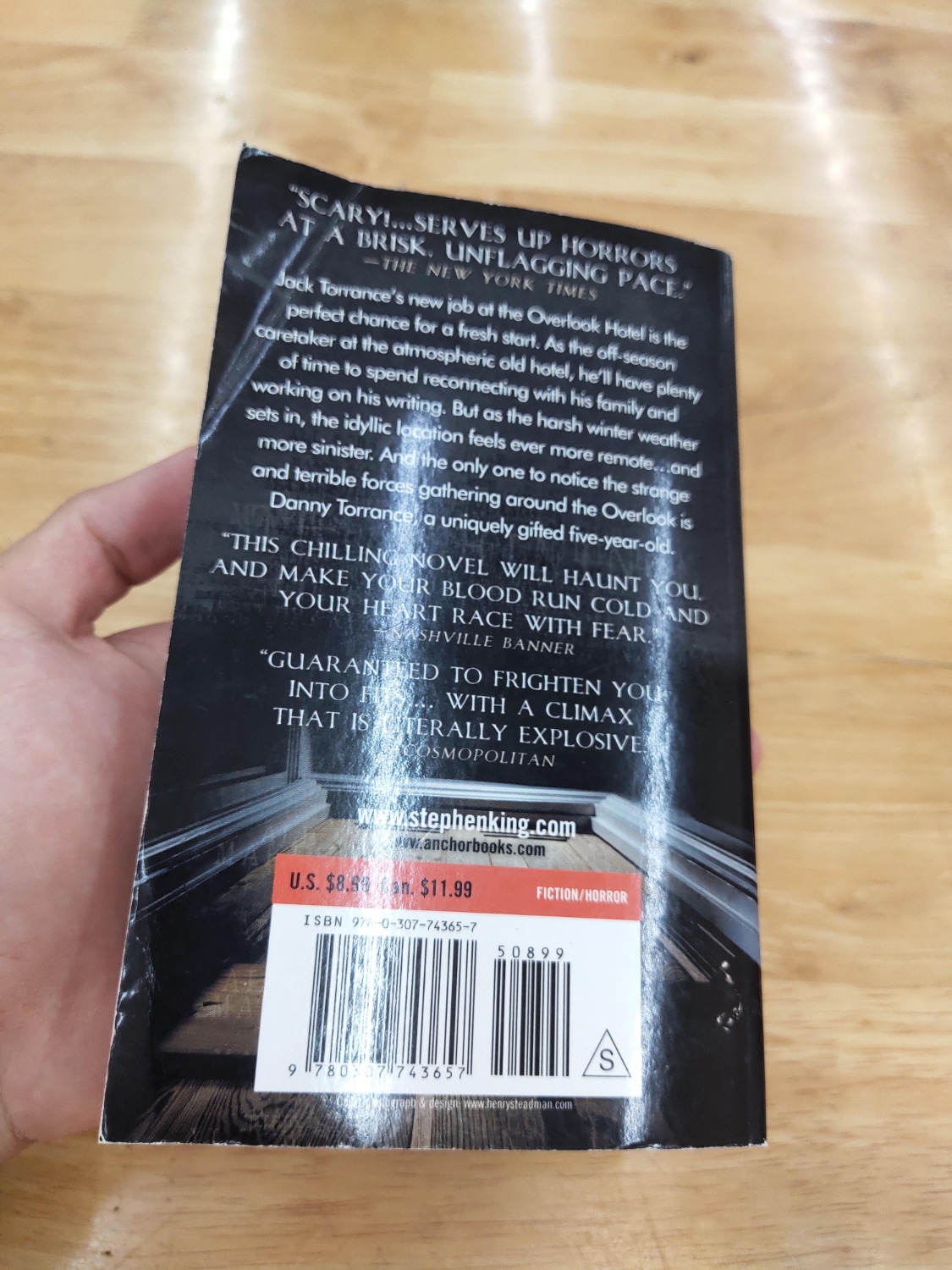 Chất lượng in của sách tốt. Tuy nhiên bìa sách có nhiều nếp bị gấp gãy. Hơi thất vọng vì nghĩ rằng sách của tiki luôn được bảo quản tốt.